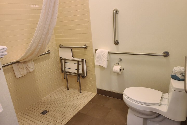 Room 13 of 32