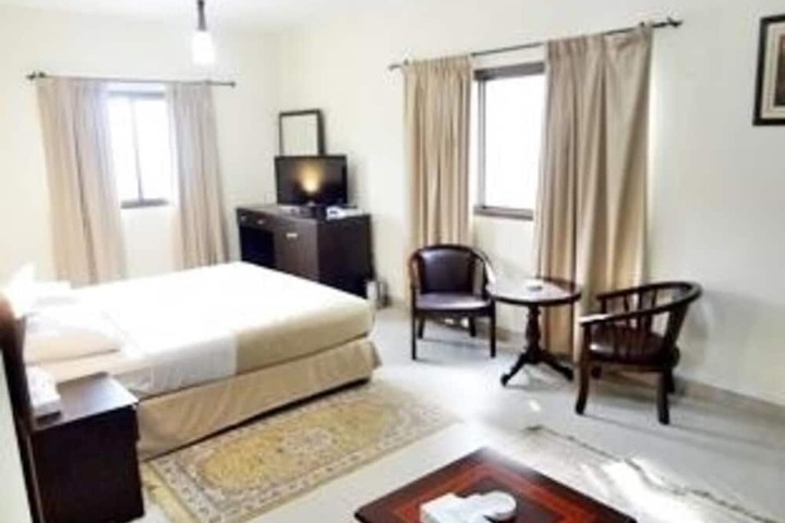 Dolphin Hotel