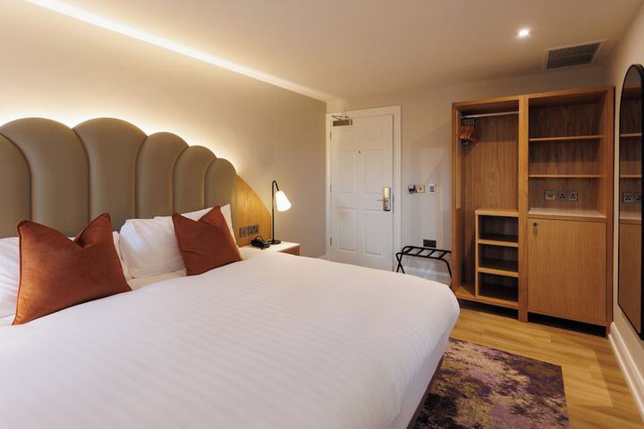 Room 15 of 146