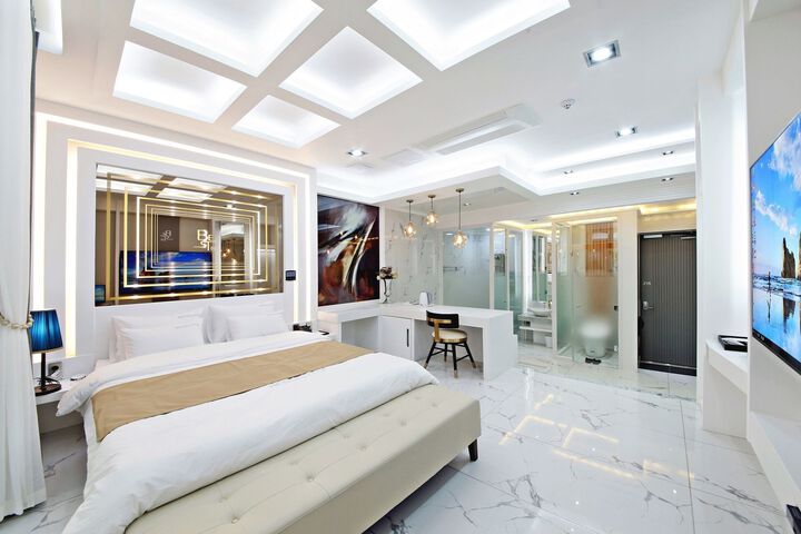 Room 16 of 61