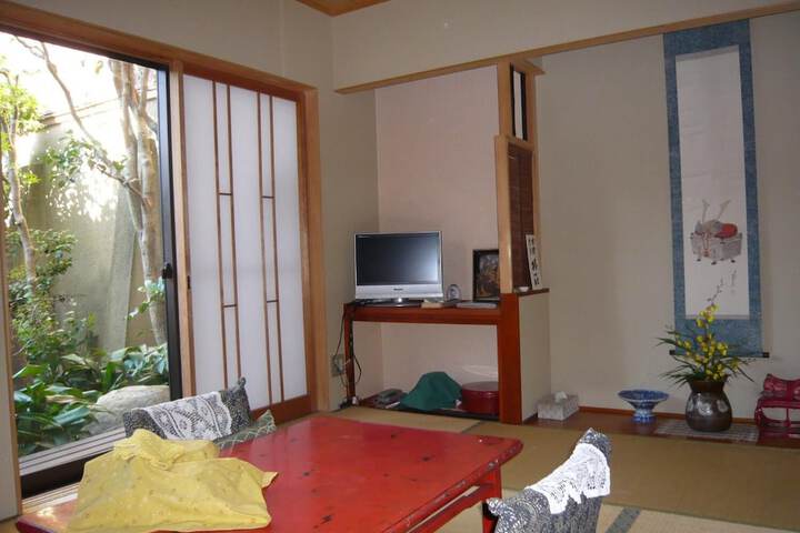 Room 16 of 50