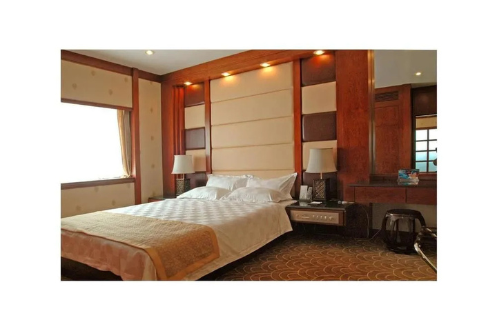 Room 3 of 12