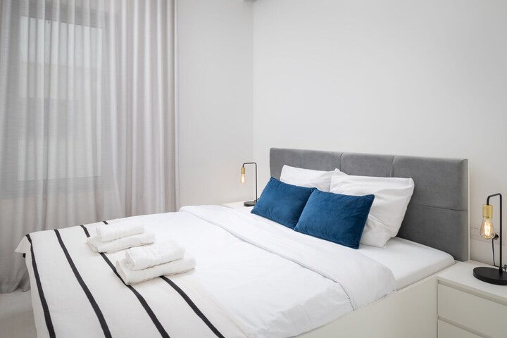 Room 27 of 70