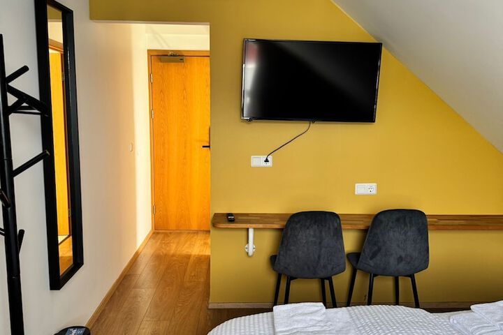 Room 44 of 123