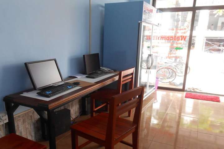 Business Center 28 of 34
