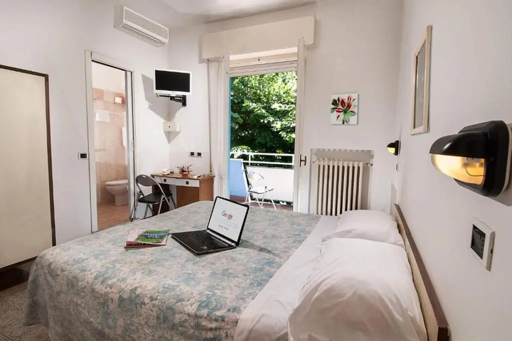 Room 2 of 9