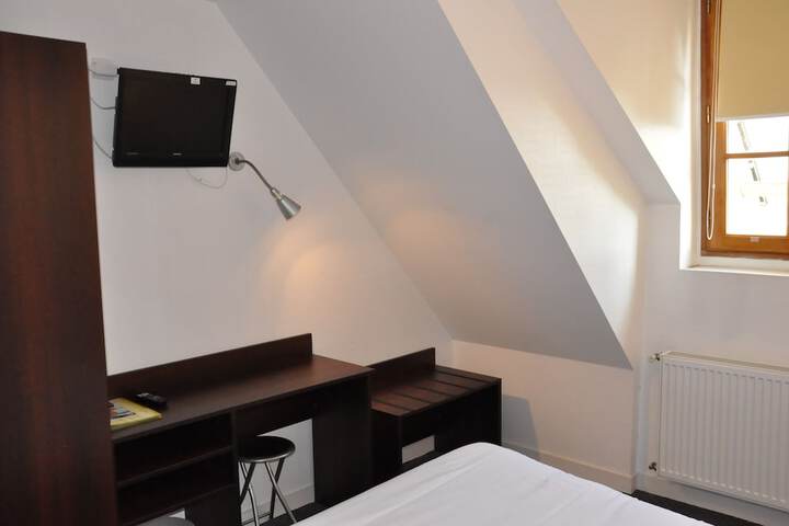 Room 70 of 98