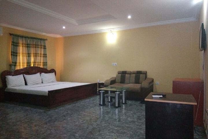 Room 7 of 16
