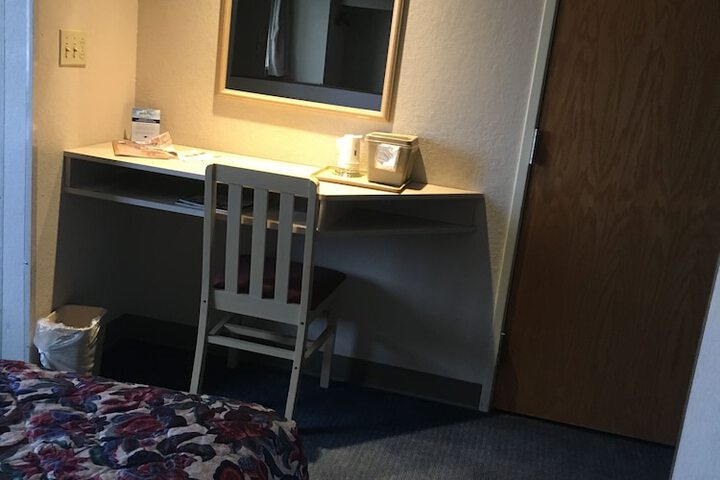 1 Queen Bed (8 of 35)