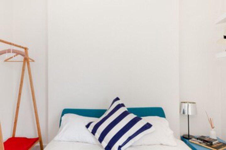 Room 8 of 9