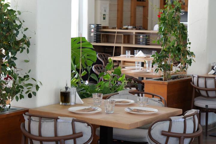 Dining 39 of 79