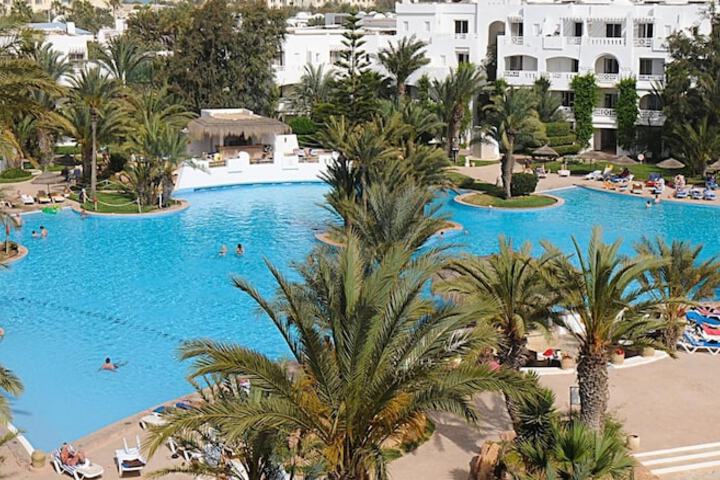 Pool 54 of 148