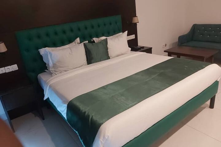 Room 7 of 18