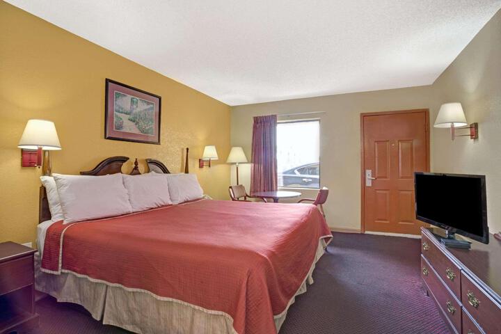 1 King Bed (9 of 9)