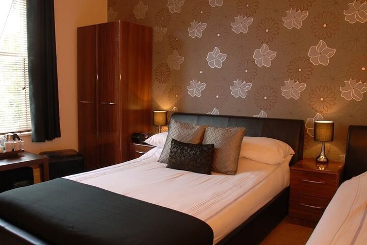 Room 4 of 17