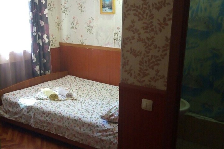 Room 9 of 16
