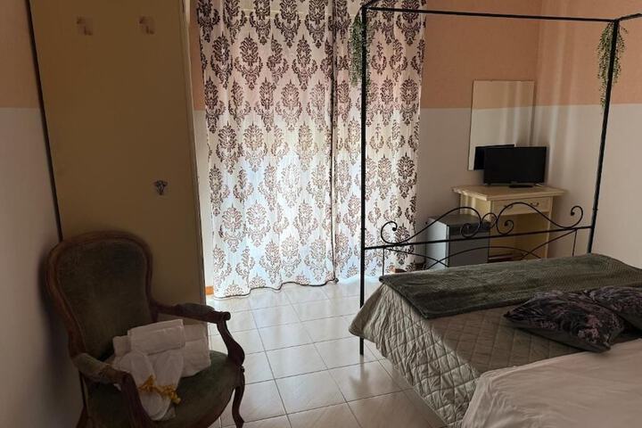 Room 5 of 45