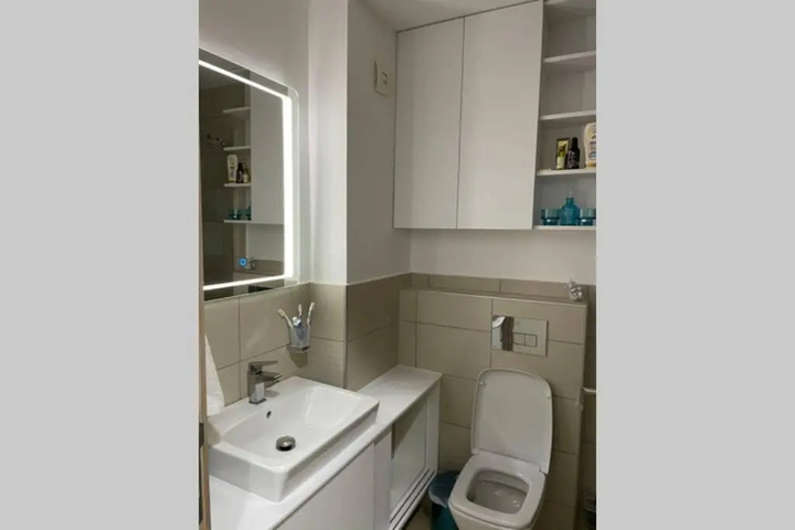 Room 7 of 13