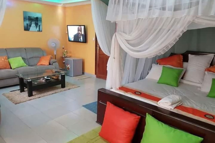 Room 2 of 10