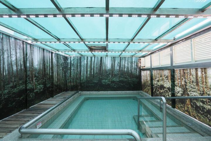 Pools & Facilities