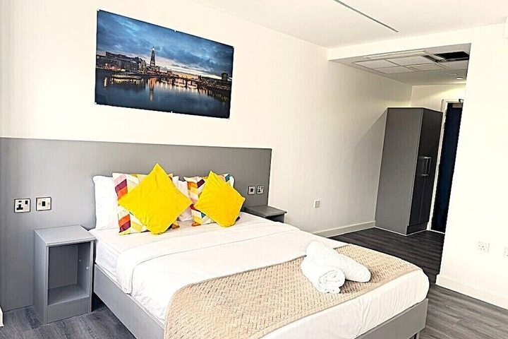 Room 12 of 27