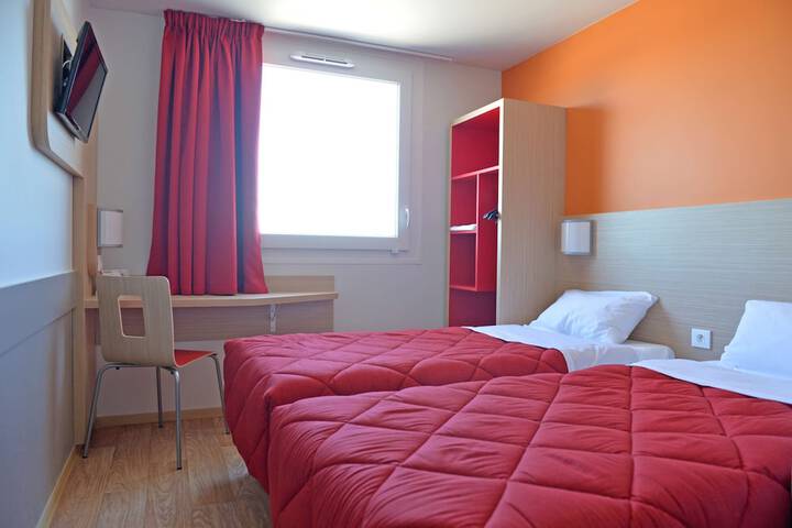 Room 28 of 73
