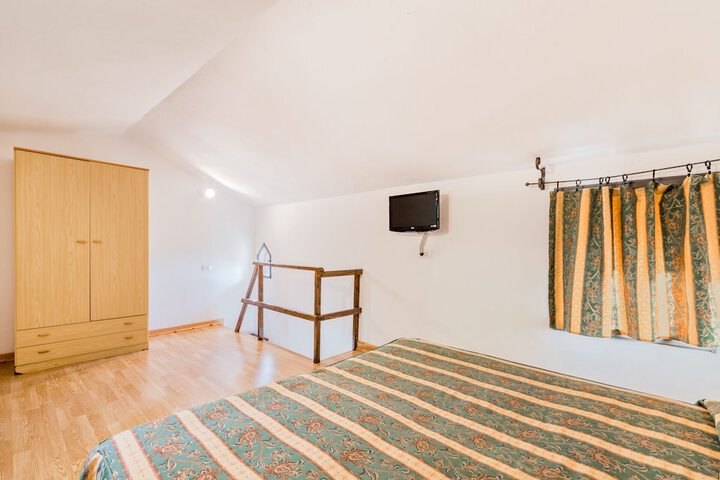 Room 13 of 61
