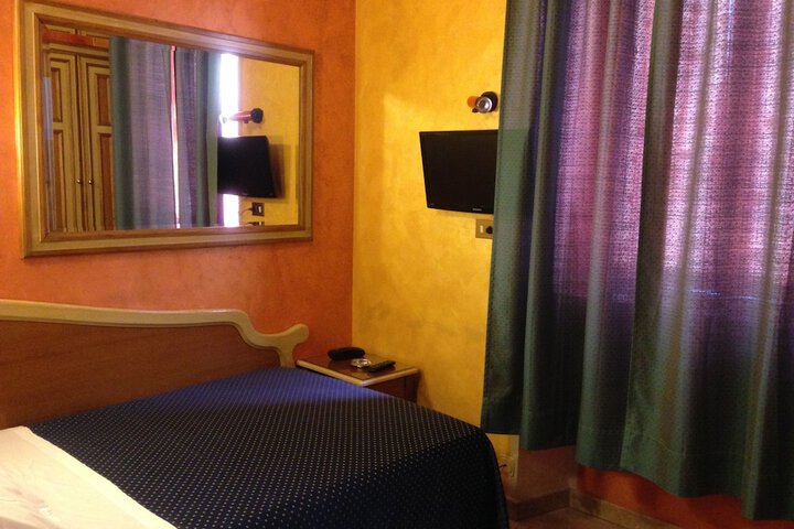 Room 4 of 56