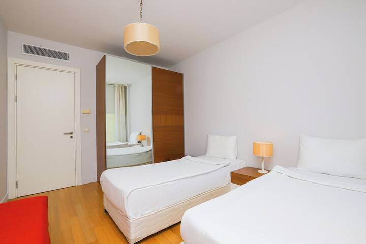 Room 17 of 180