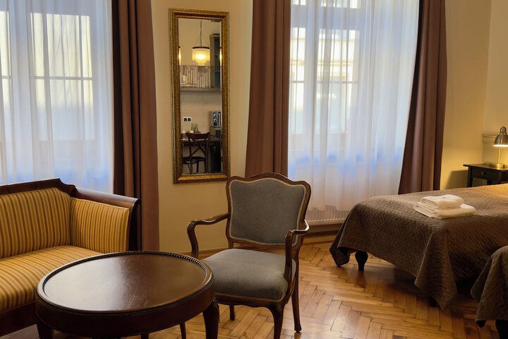 Room 3 of 121