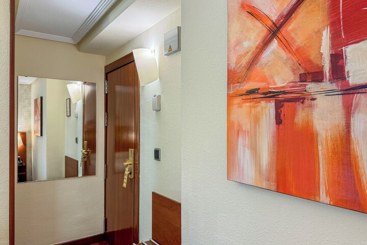 Room 6 of 24