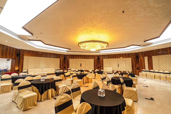 Ballroom/Hall 55 of 64