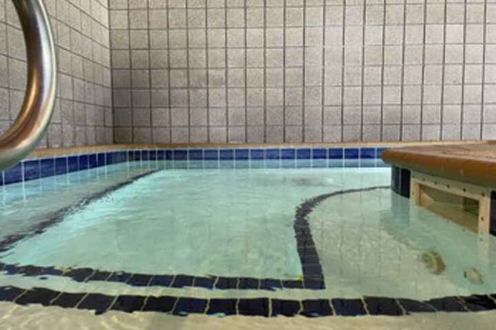 Indoor spa tub