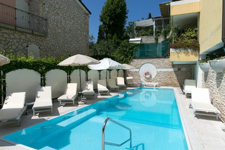 Pool 73 of 99