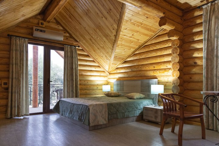 Room 3 of 20