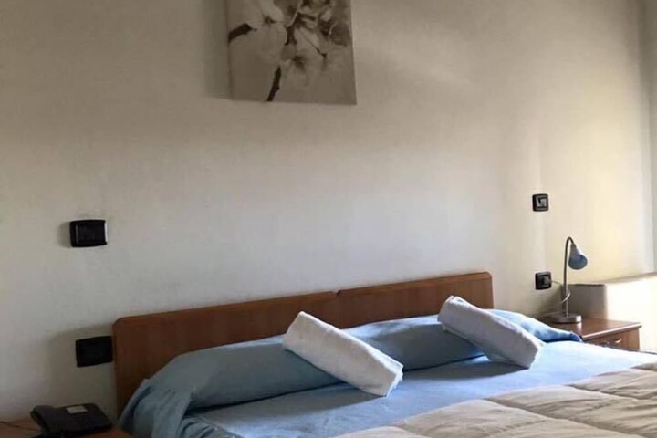 Room 4 of 17
