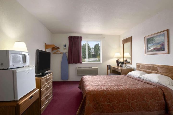 1 King Bed (8 of 11)