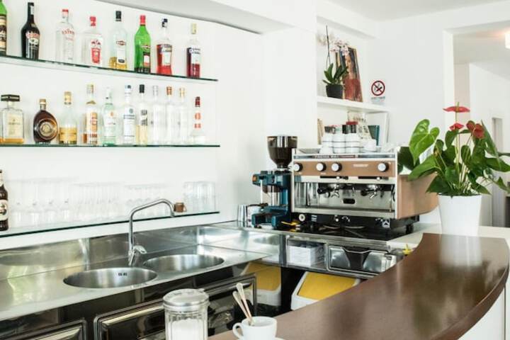 Lounge 50 of 57