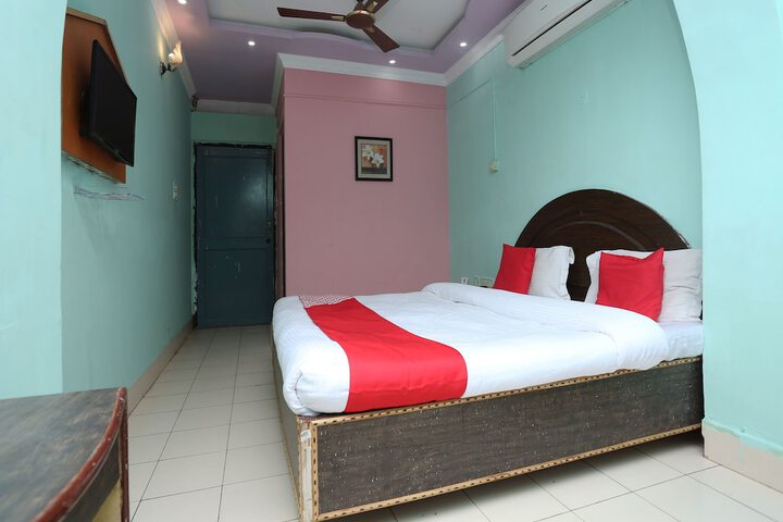 Room 6 of 15