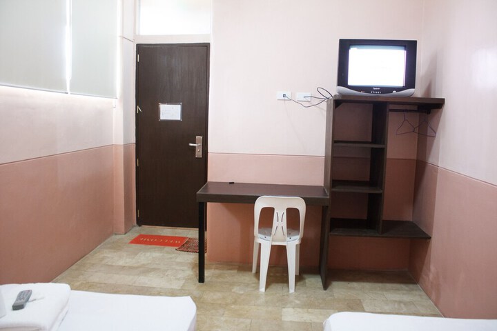 Room 4 of 32