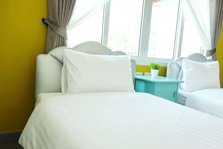 Room 4 of 40