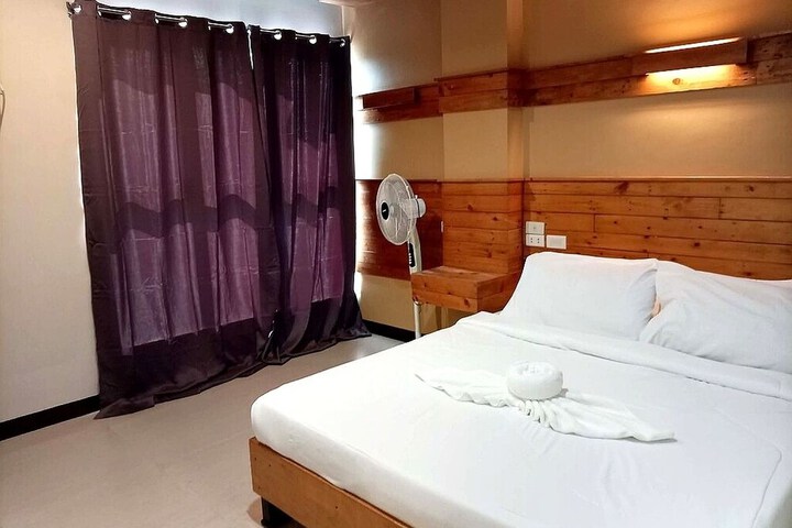 Room 9 of 36