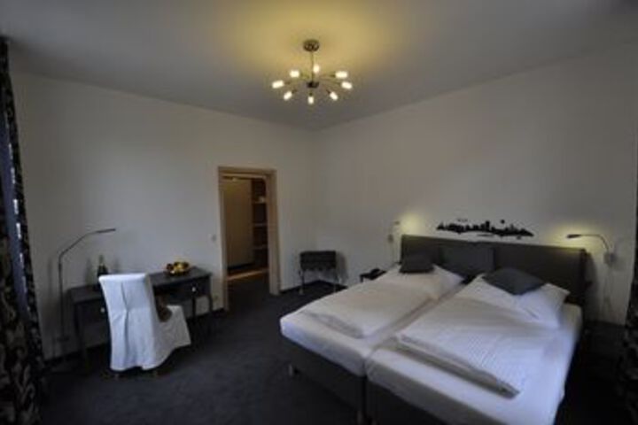 Room 10 of 21