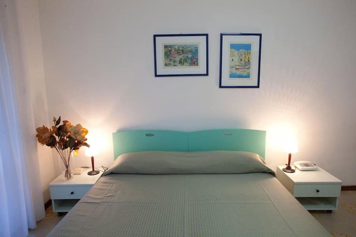 Room 7 of 24