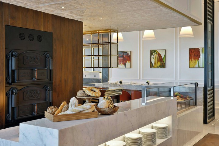 Breakfast/Coffee Service 108 of 157