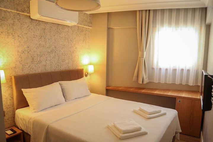 Room 10 of 50