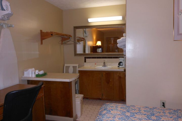 1 King Bed (5 of 12)