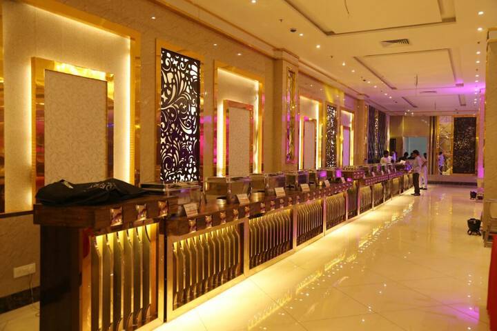 Ballroom/Hall 19 of 35