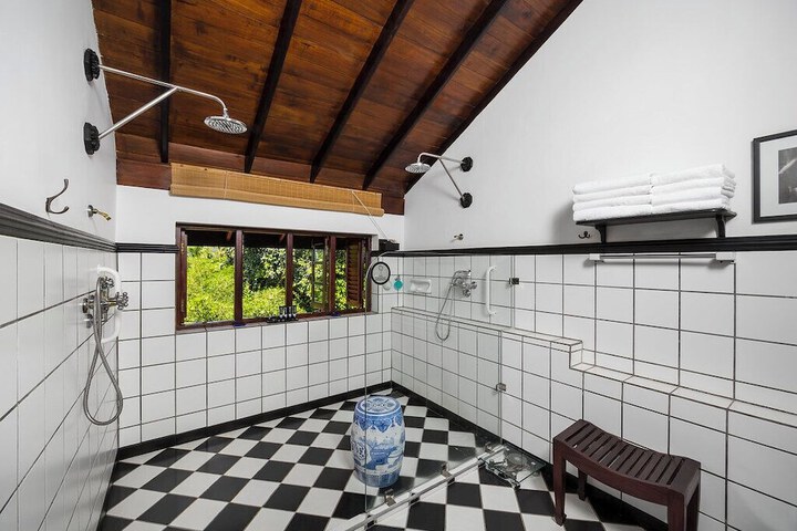 Room 8 of 28