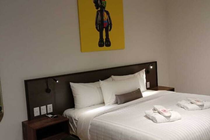 Room 9 of 82